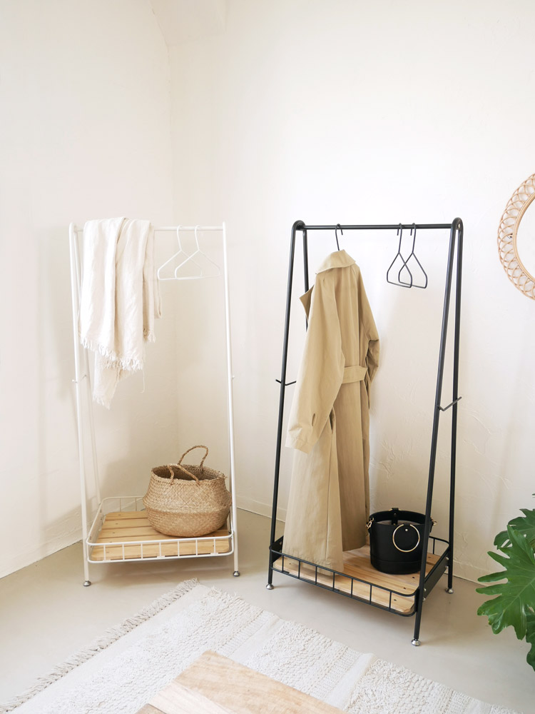 スチールフレームと木製底のビーワイケージハンガー