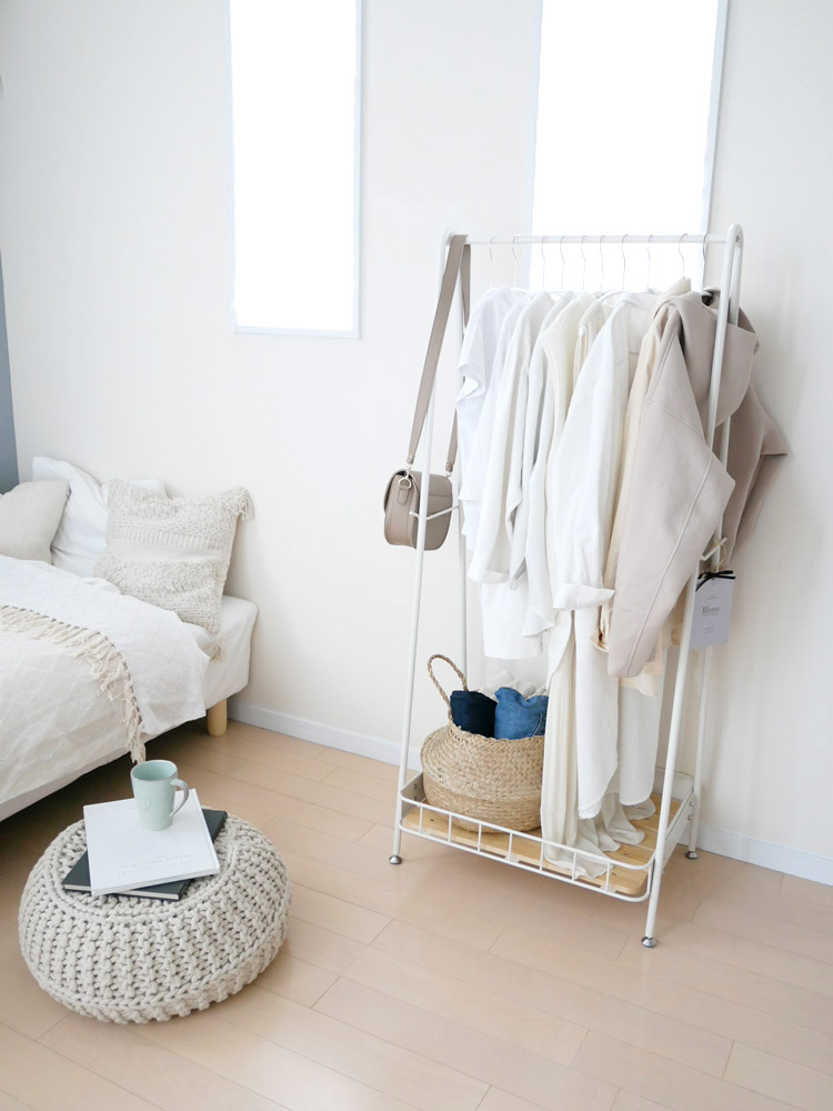 BY CAGEビーワイケージのスチールと木製ハンガー