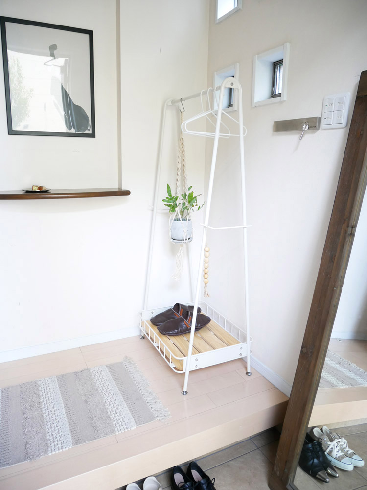 BY CAGEハンガーのスチールカゴと木製底板