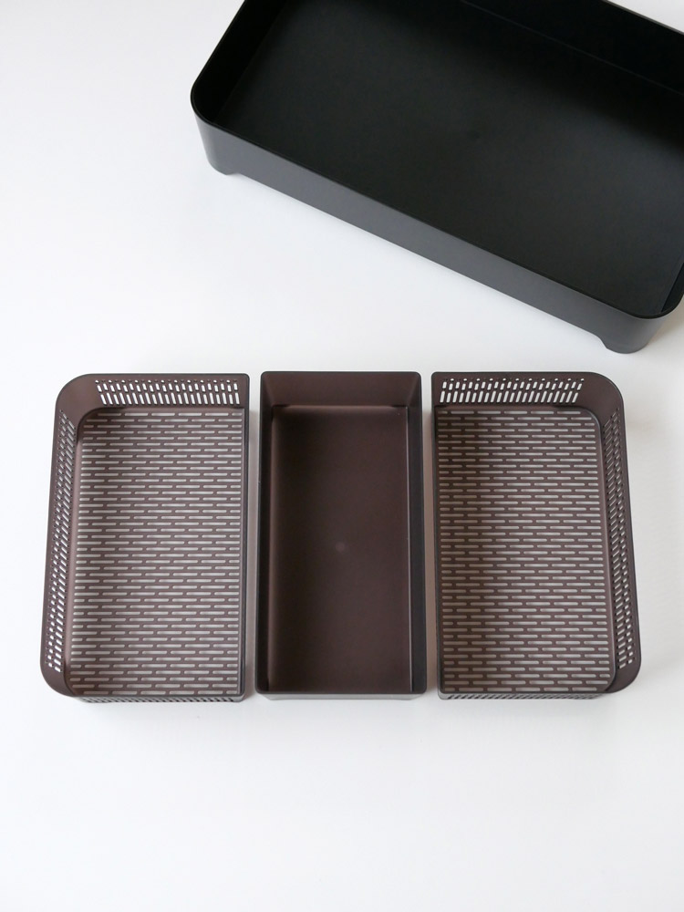 Yamazakiのタワー型角型卓上水切りトレー。ABS樹脂製で幅42cmのキッチン用品。