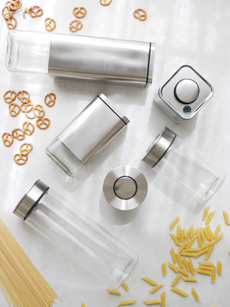 ダルトンのプレスリッド付きシリンダージャーとキューブジャー