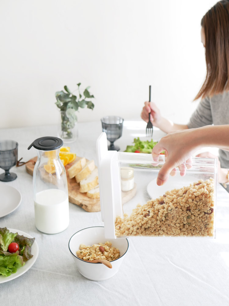 ヤマザキタワーのドライフードストッカー