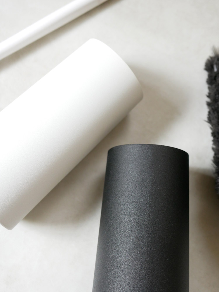 YAMAZAKI製タワー型ハンディーワイパースタンド。スチール製で高さ15cmのスタイリッシュなデザイン。