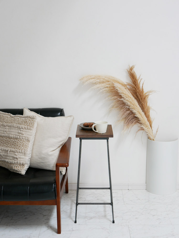 無垢材と鉄のスツール