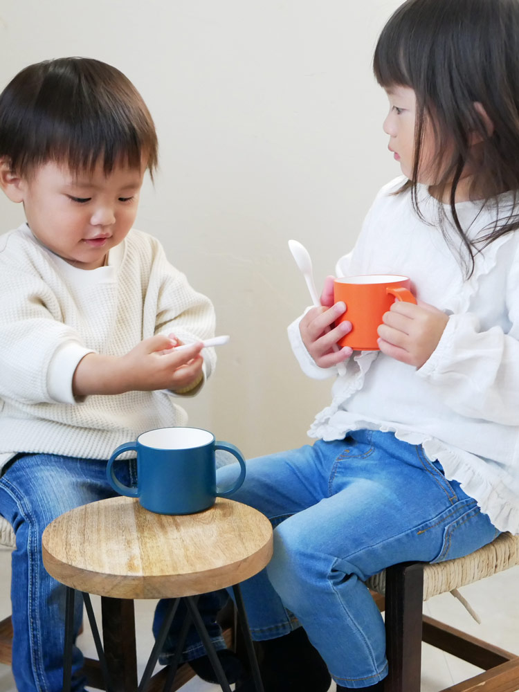 タックのキッズディッシュとカトラリーセット