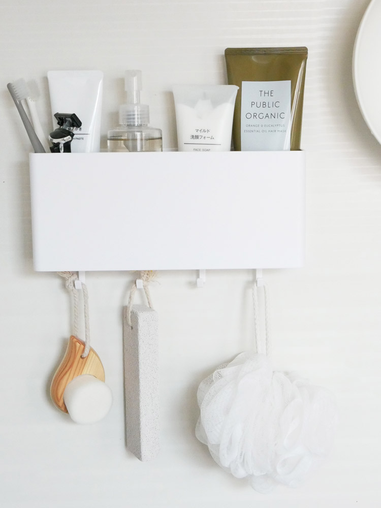 YAMAZAKIタワーのマグネットストレージボックスを壁に取り付けた様子