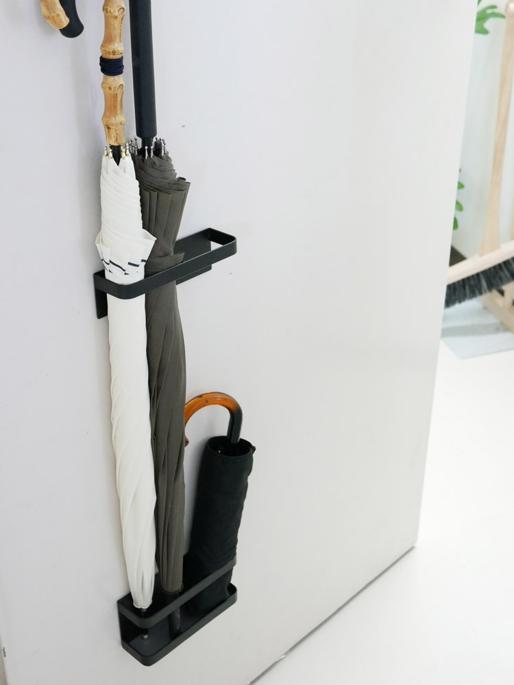 YAMAZAKI製ホワイトブラックマグネット傘スタンド