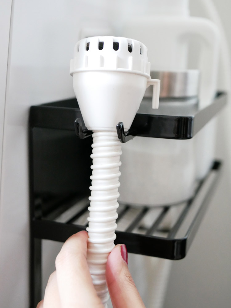 ホースホルダー付き洗濯機横マグネットラック