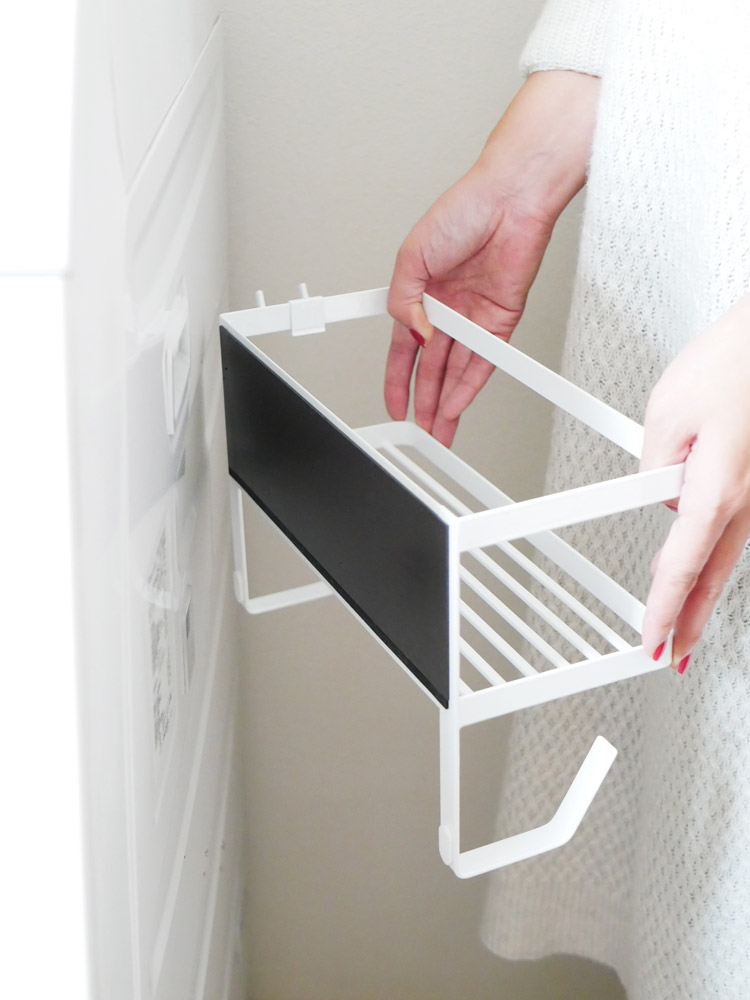 洗濯機横用ホースホルダー付きマグネットラック