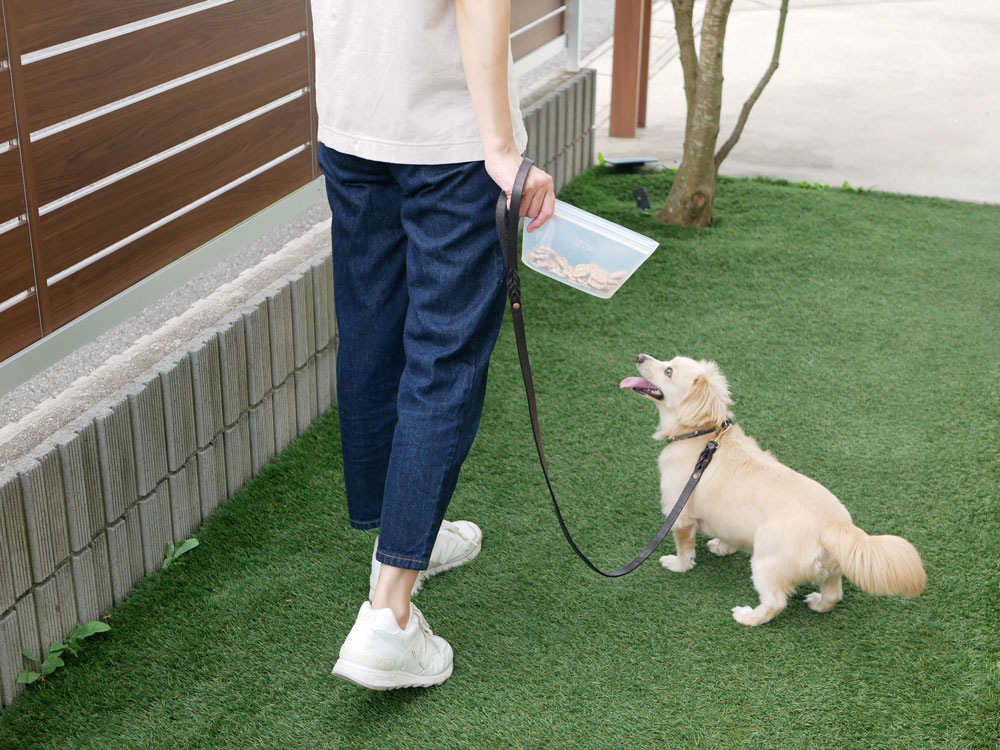 Zip Topブランドの白色プラチナシリコーン製ディッシュ、Lサイズ（25.5×10.1×12.5cm）。電子レンジと食洗機に対応したアメリカ製キッチン用品