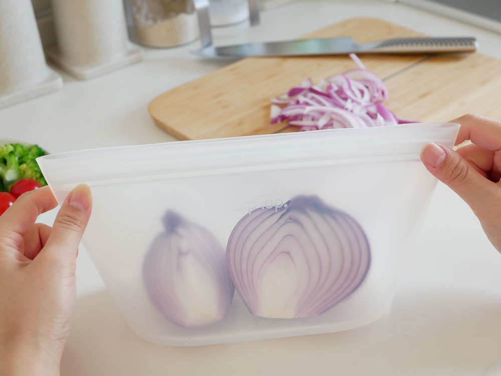 Zip Topブランドの白色プラチナシリコーン製ディッシュ。食洗機・電子レンジ対応のキッチン用トレイ。