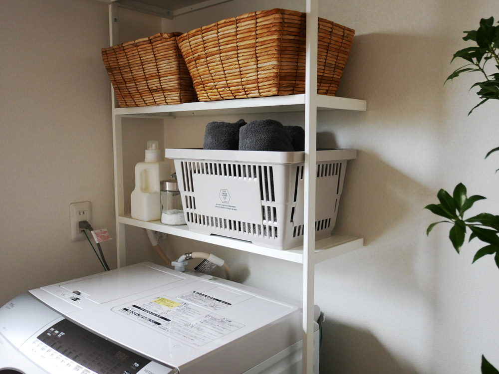 アデペシュ製アイボリーのプラスチックバスケット