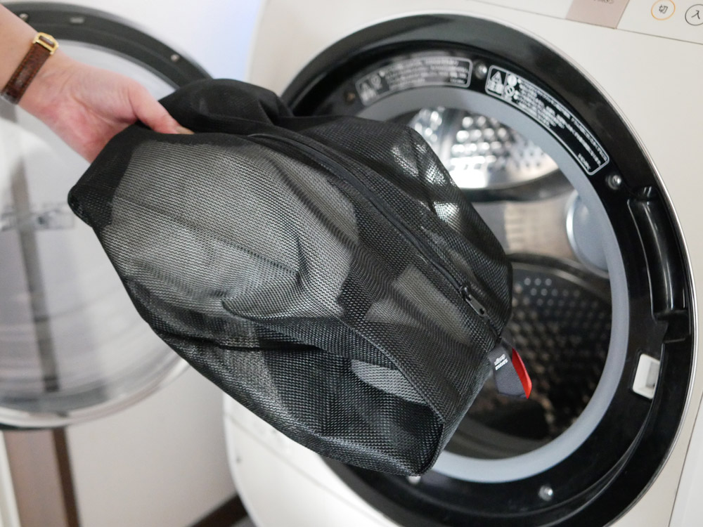 サラサデザインのb2cランドリーネットワイド。ポリエステルとラテックス素材で作られた洗濯用ネット。