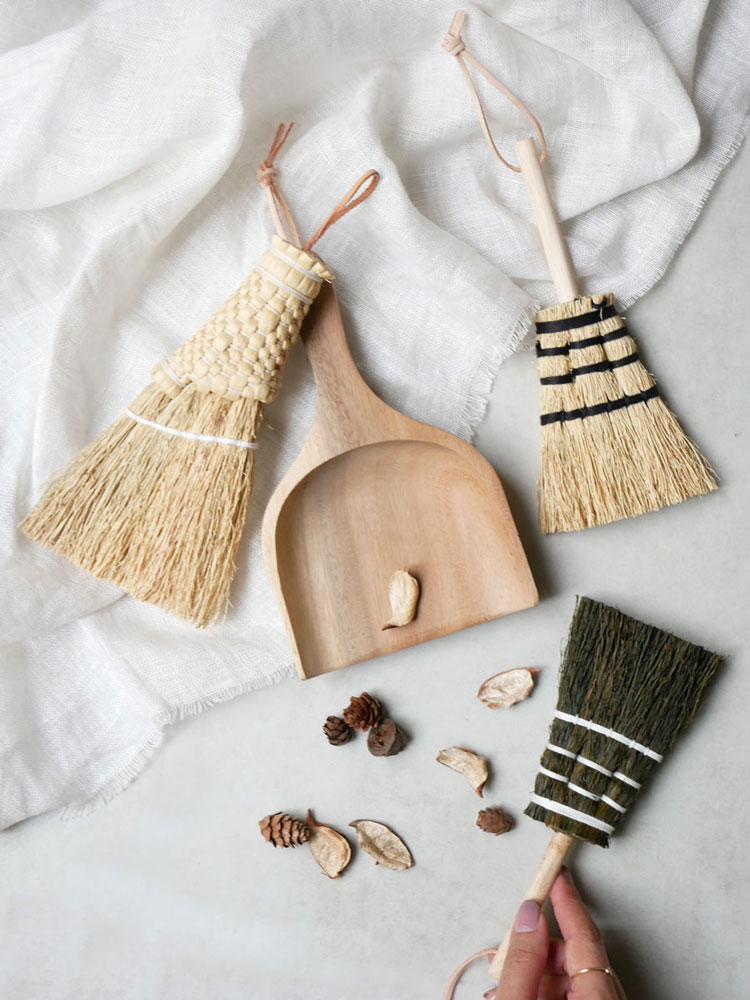 Horn Pleaseのアカシア木製ダストパン