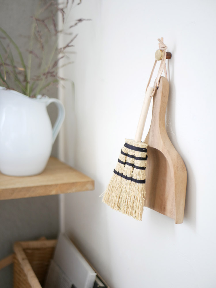 ホーンプリーズのアカシア木製ダストパン