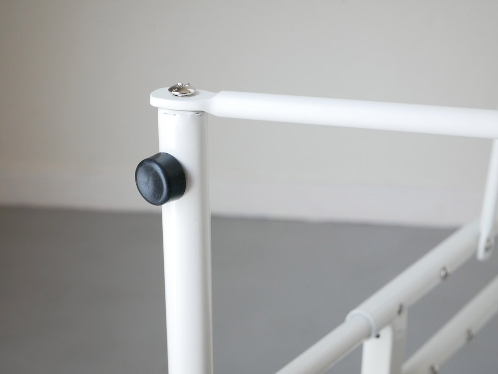 BY CAGEの白色マイクロウェーブラック