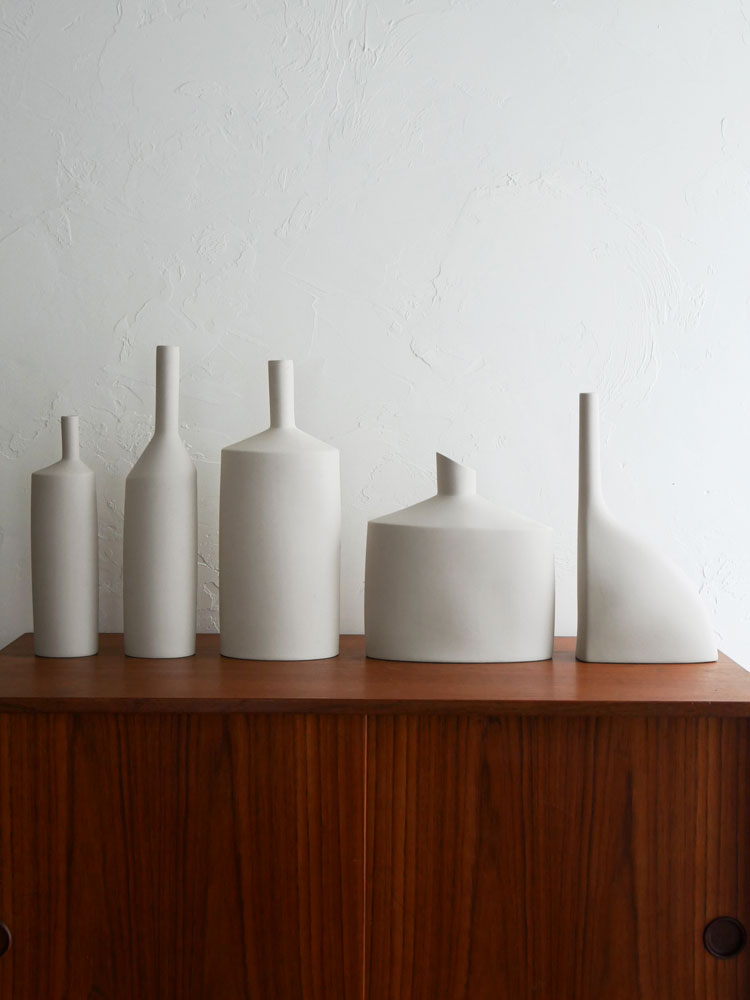 HUNT9ブランドの陶器製CACCIA9フィギュア