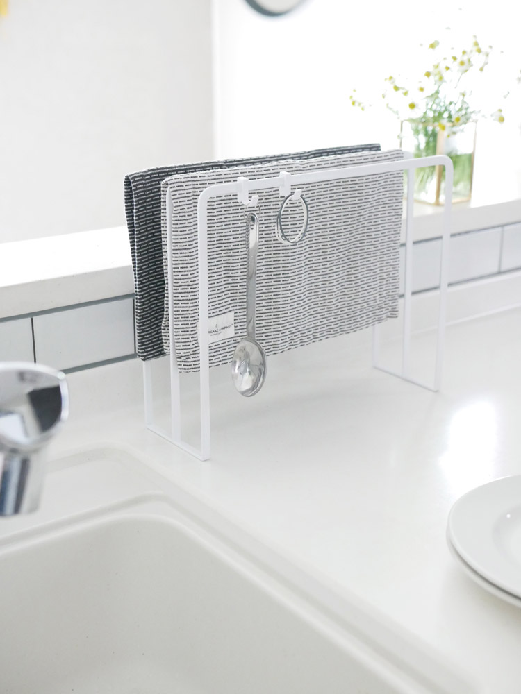 YAMAZAKI製タワーブランドのスチール布巾ハンガー