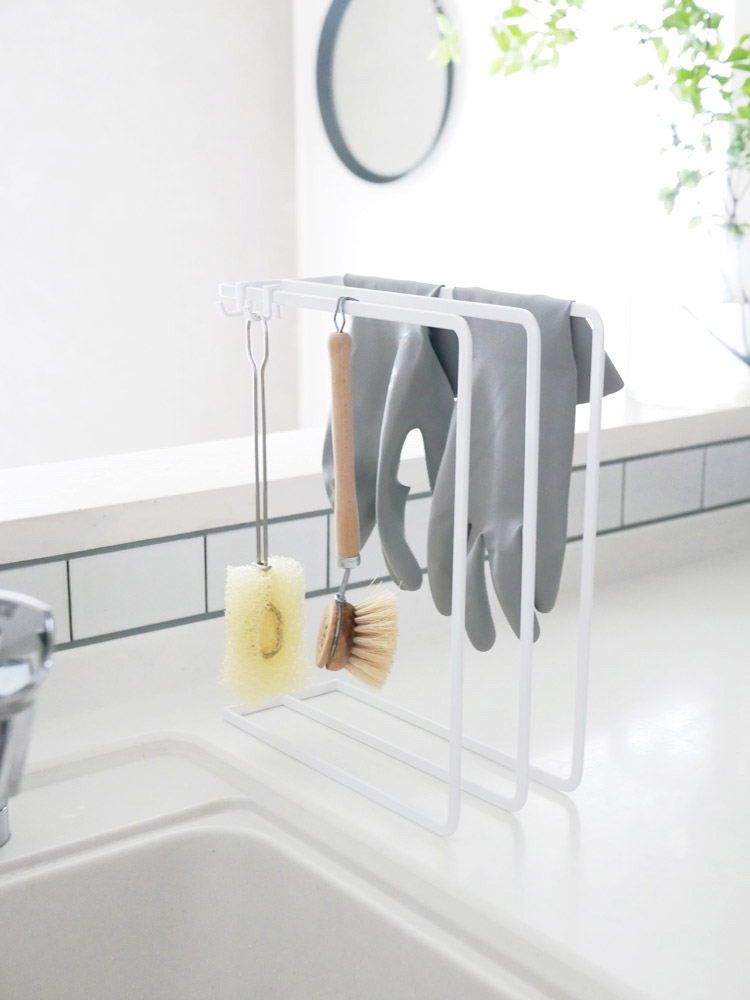 YAMAZAKI製タワー型布巾ハンガー、スチール製で2つのフック付き