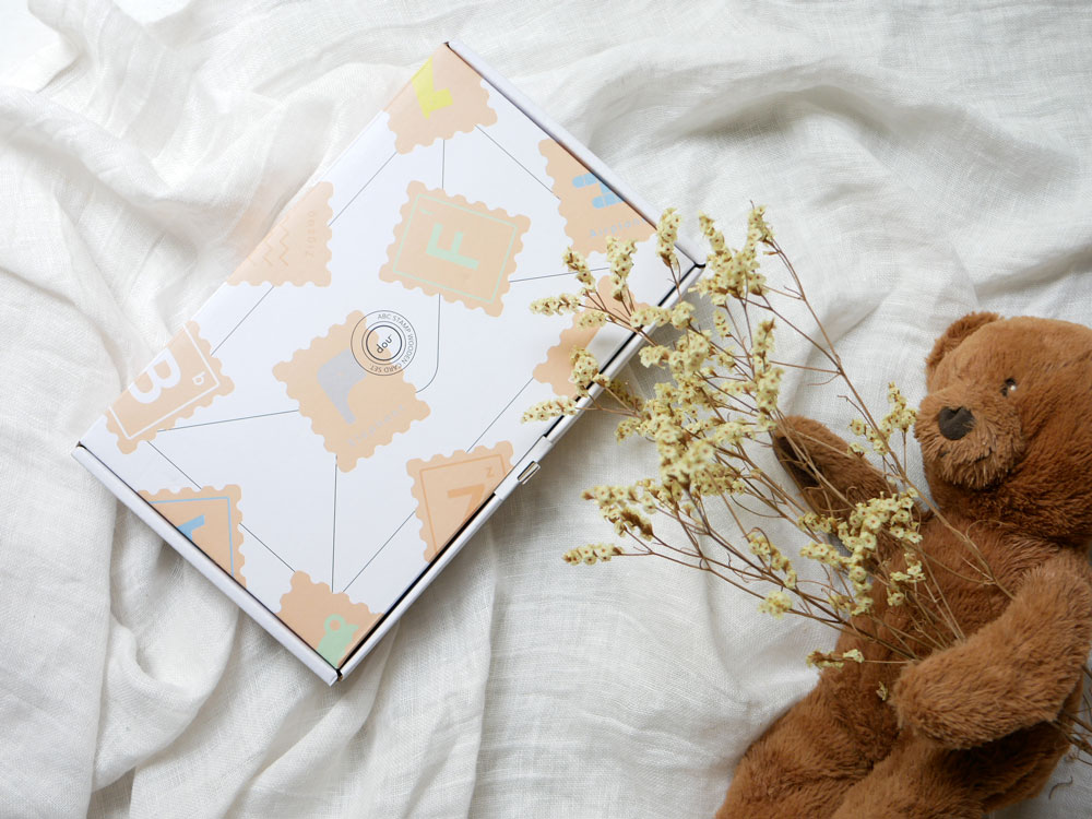 dou?のABCスタンプセット。MDF製木製カード、アクリルボード、綿製ショルダーバッグを含む安全な文房具キット。