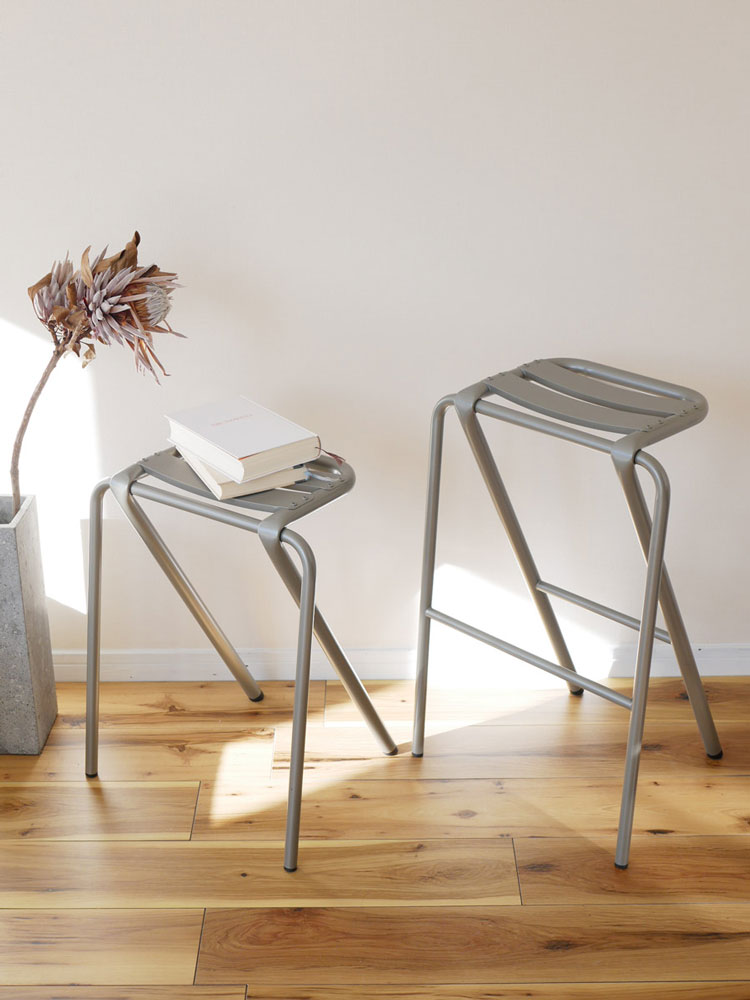 DUENDEのシャンパンカラーBENTスツール