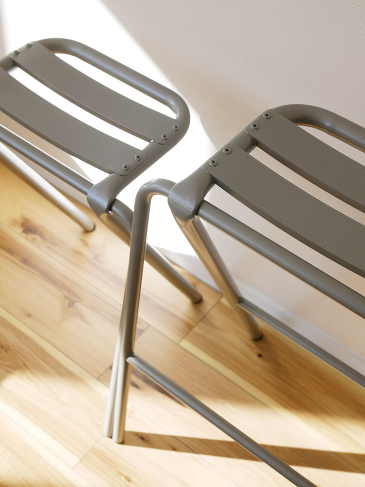 デュエンデのシャンパン色ベントスツール