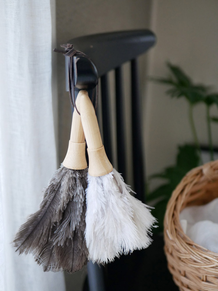 ダルトン製ミニフェザーダスター、オーストリッチフェザーとバンブーハンドル