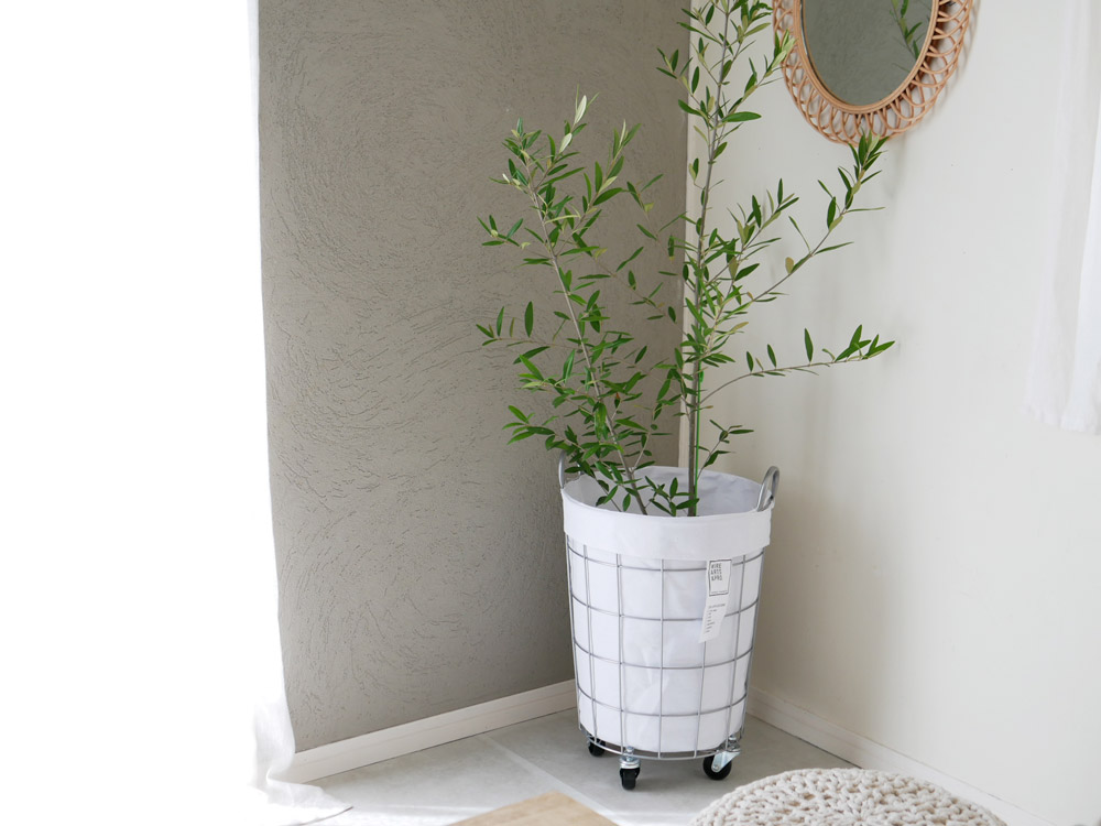 BRIDブランドの白色丸型ランドリーストレージ33リットル、キャスター付き