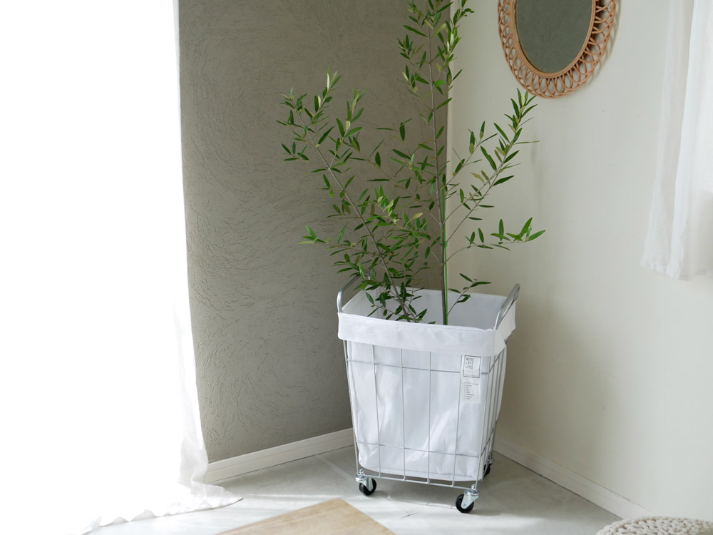 BRIDのランドリーストレージ スクエア45L、白色スチール製で高さ59cm、キャスター付きの収納ユニット