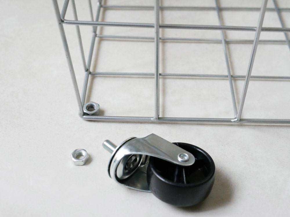 BRID製スクエア45リットルランドリーストレージ、スチール製でキャスターとハンドルが付いた洗濯物収納ボックス