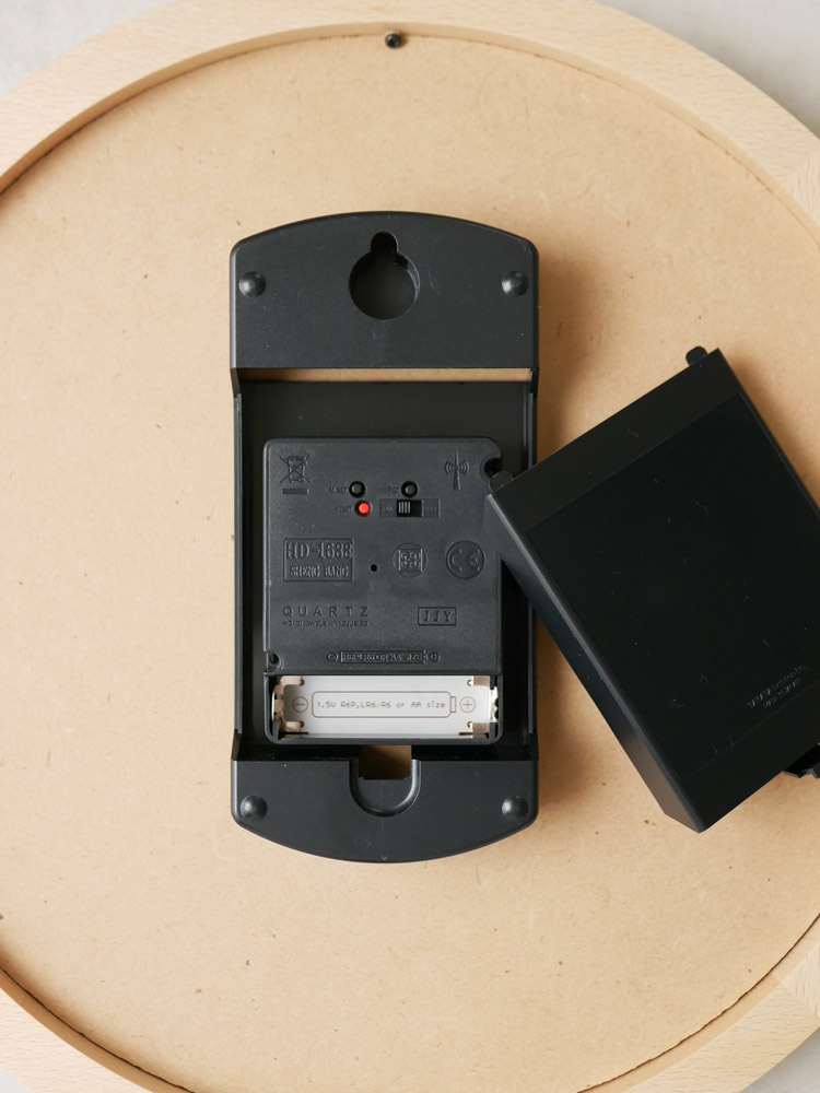 ブナ材フレームのレムノスCampagne電波時計