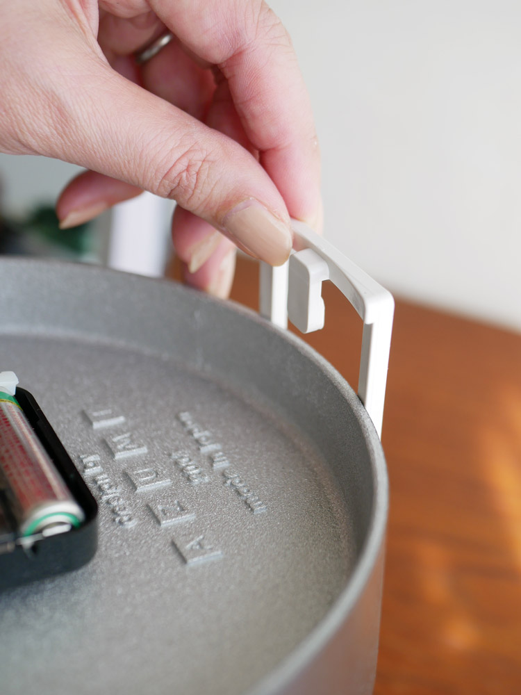 Lemnos Edge Clock、モダンなアルミ製壁掛け時計