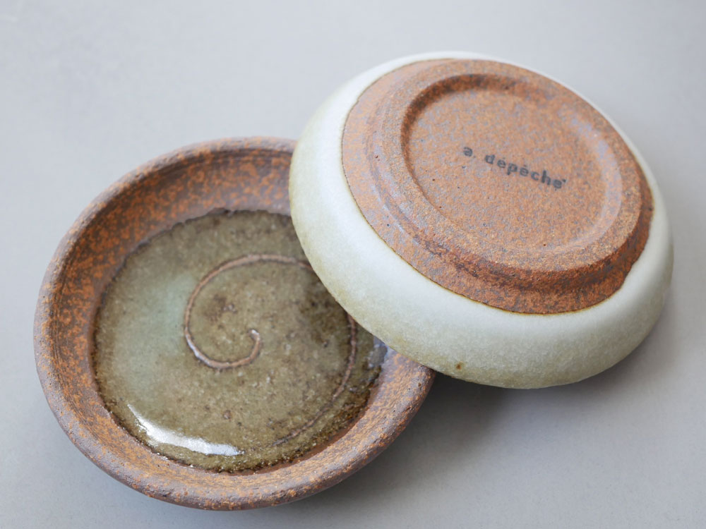 a.depecheの手作り陶器豆皿、和風デザイン