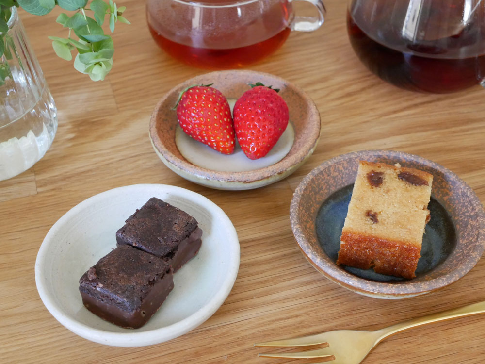 アデペシュ製OTOHA豆皿、手作り陶器直径90mm