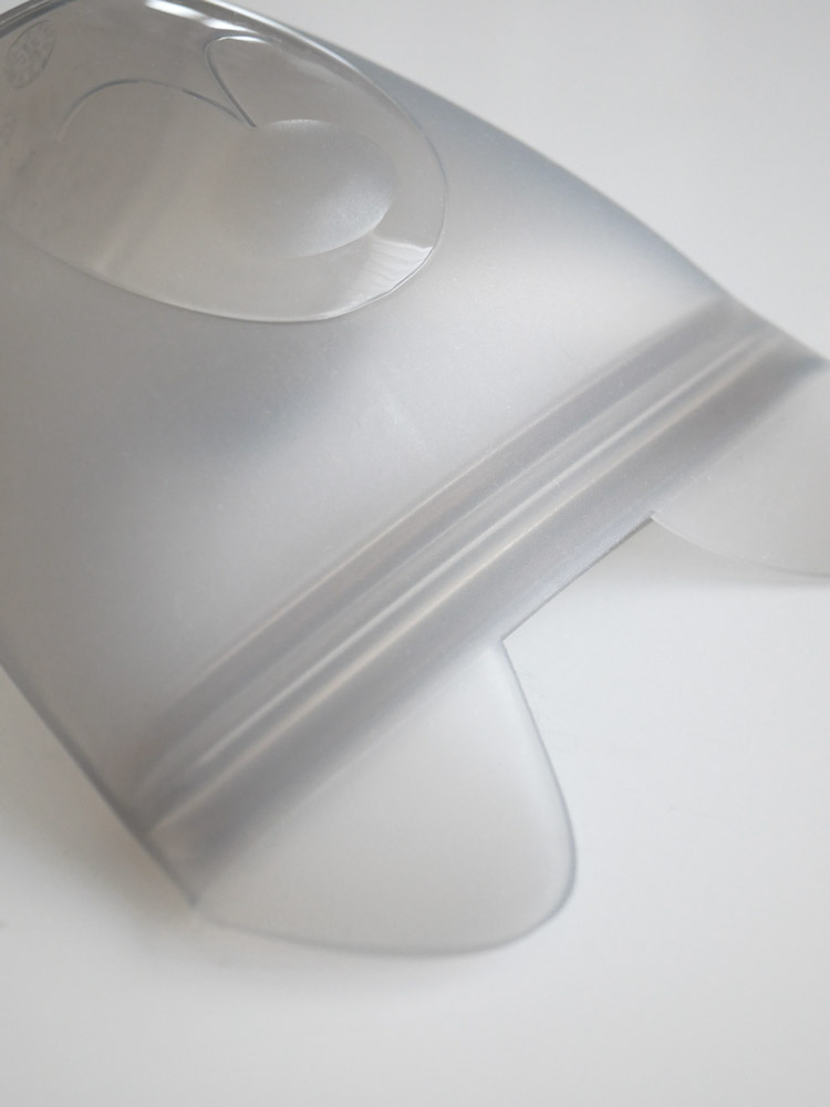 Zip Topブランドのベビースナック用シリコーン容器、透明なデザインでキャップ付き、118mlの容量