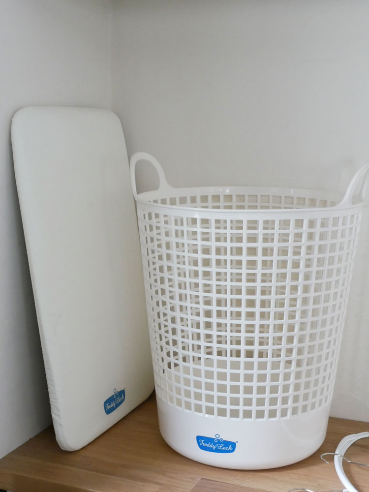 フラットタイプのFREDDY LECKアイロン台