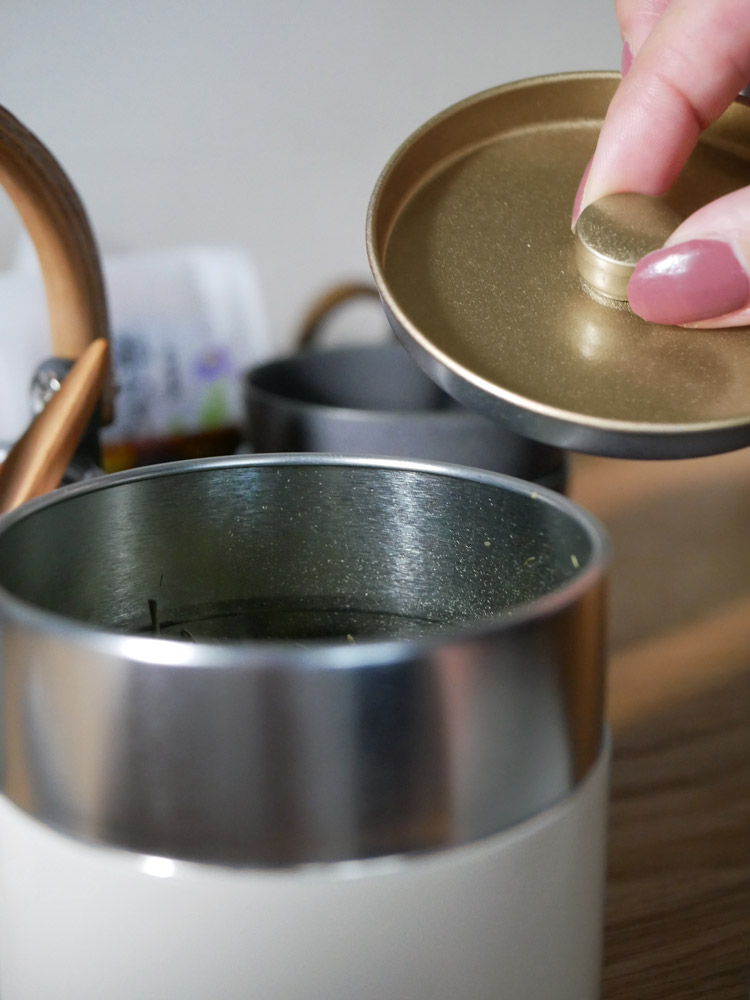 サリューのブリキ茶缶と山桜茶さじセット