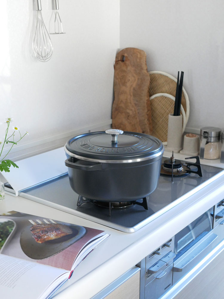 GREENPAN（グリーンパン）のフェザーウェイト ココット ラウンドポットとシリコーン製ホルダー2個