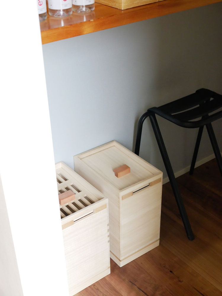 増田桐箱店の桐製米びつ キャスター付