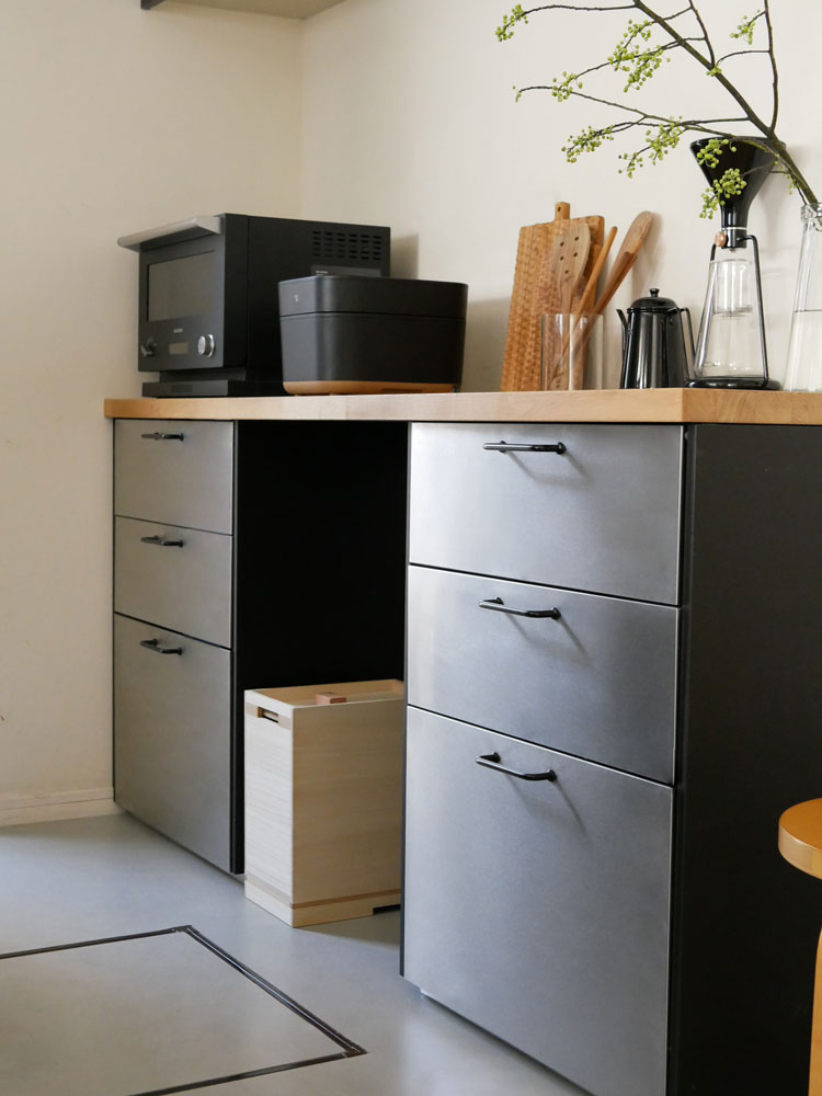 増田桐箱店のキャスター付き桐製米びつ