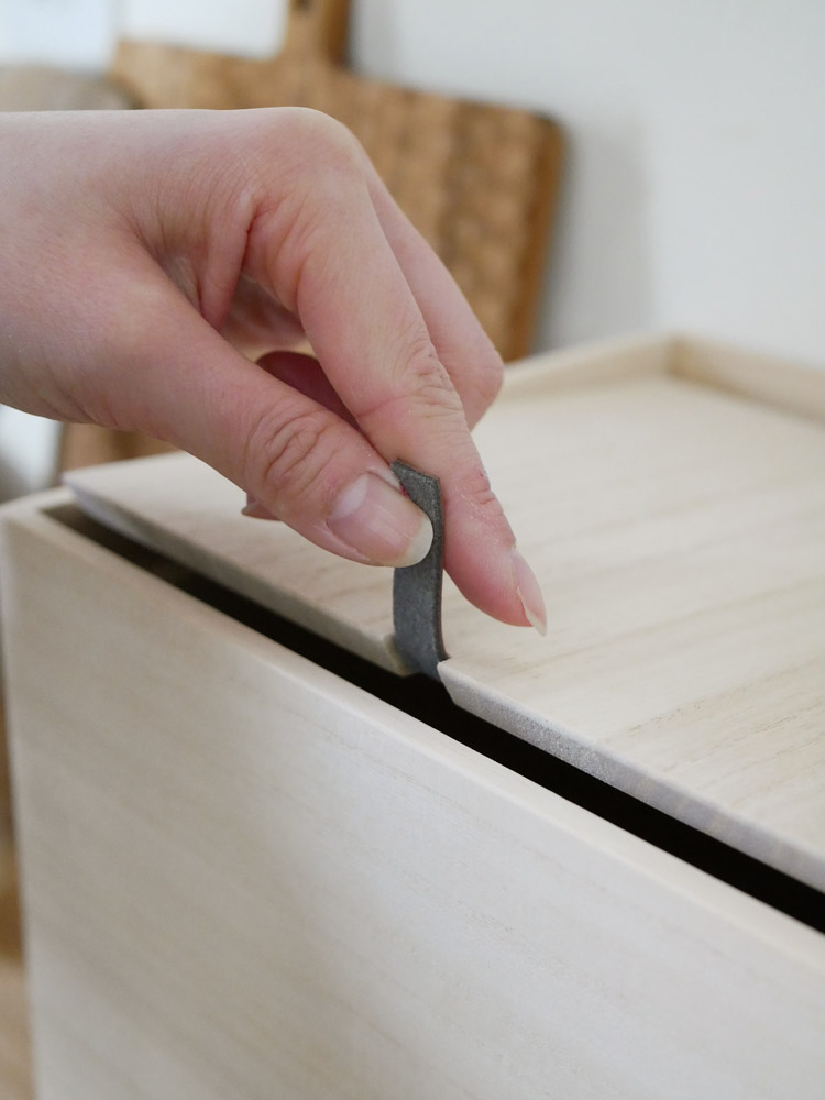 増田桐箱店のキャスター付き蜜蝋仕上げ野菜収納箱