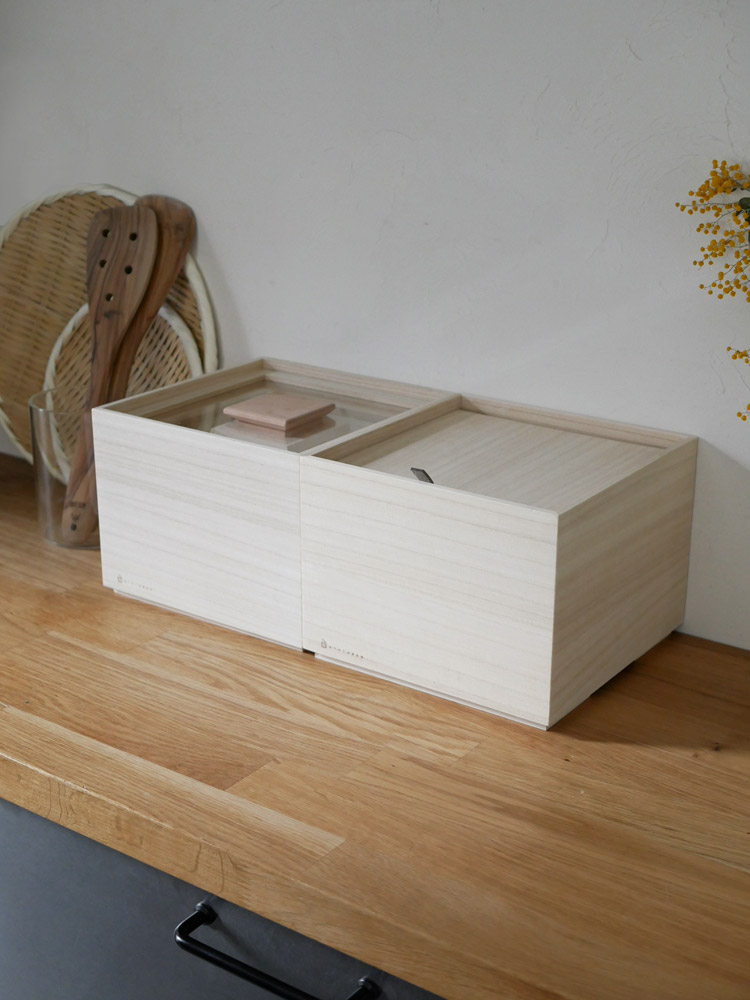 キャスター付きの桐製野菜箱