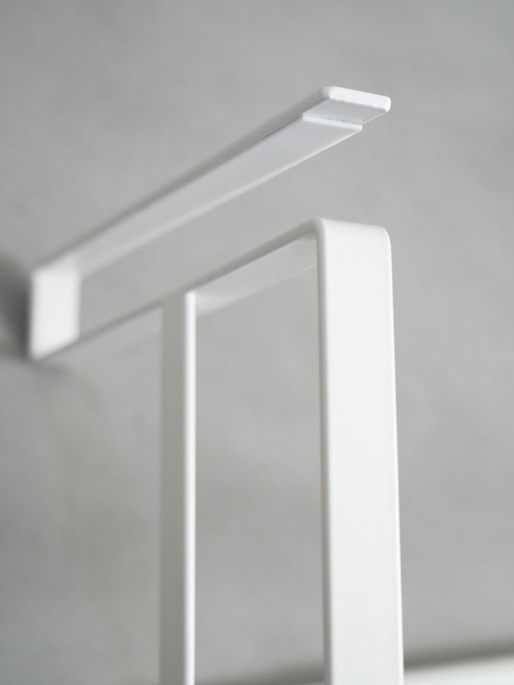 タワー製スチール伸縮シューズラックの写真