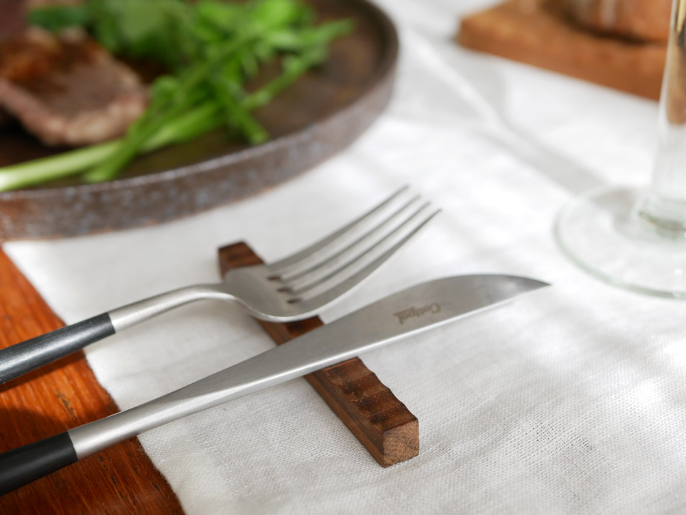 ヒナタライフのウォルナットカトラリーレスト