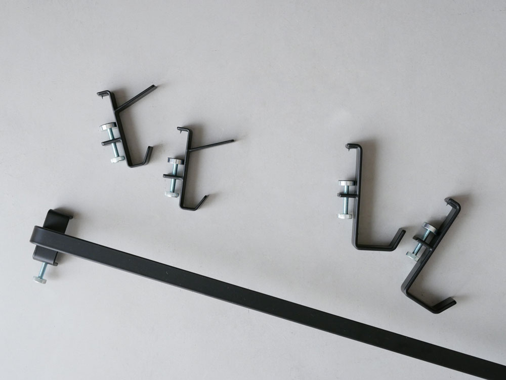 towerブランドの黒色室内用物干しフック2個セット