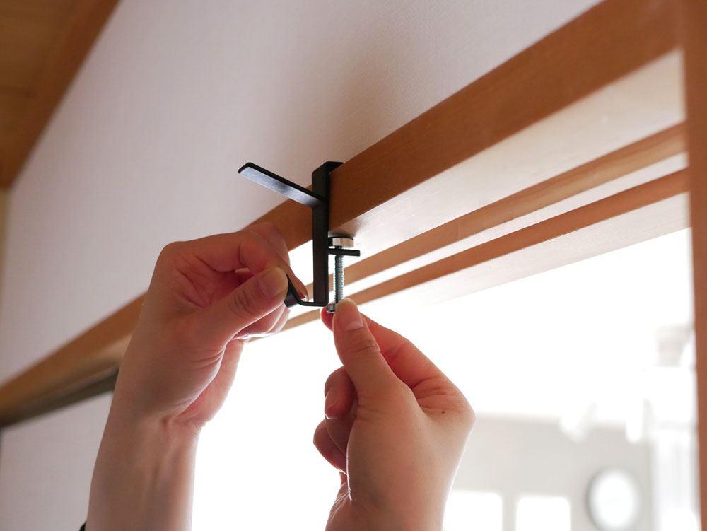 towerブランドの黒い室内用物干しフック2個セット