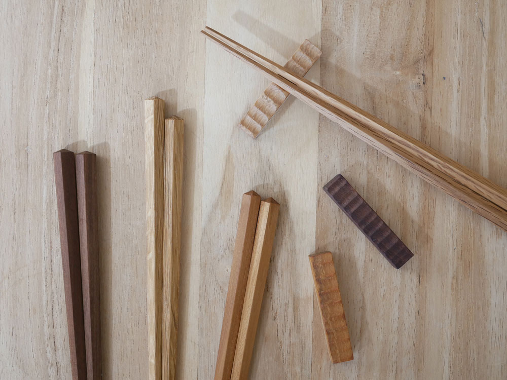 Hinata Lifeのウォルナット製箸置き、約50mm