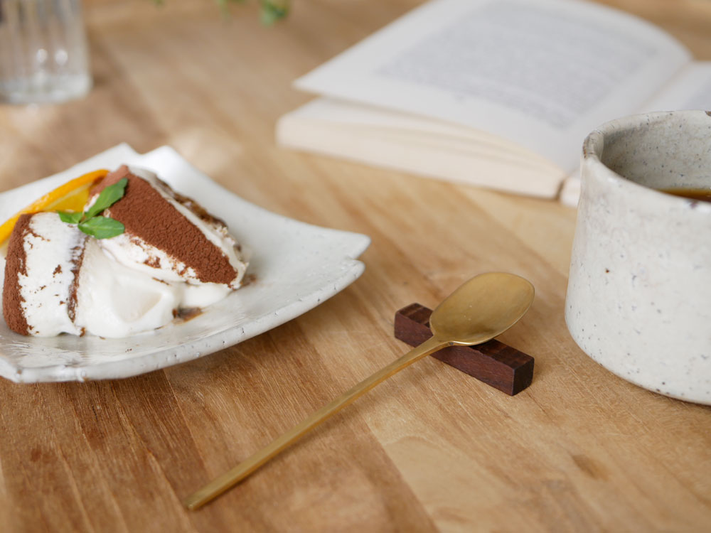 Hinata Lifeのウォルナット製しのぎ箸置き