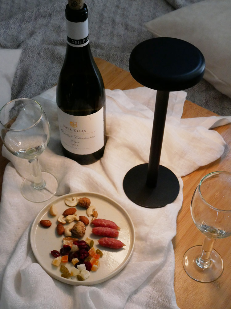 FUJITA KINZOKUのイチテーブルランプ、粉体塗装の鉄製デザイン