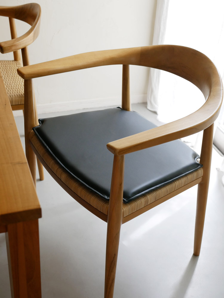 サンフラワーラタン製IDENTITYチークダイニングチェア